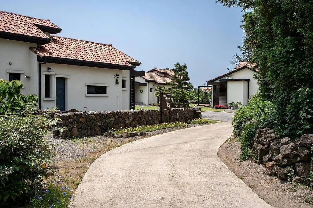 Hyeopjae Seaside & Forest Jeju Ferienhaus